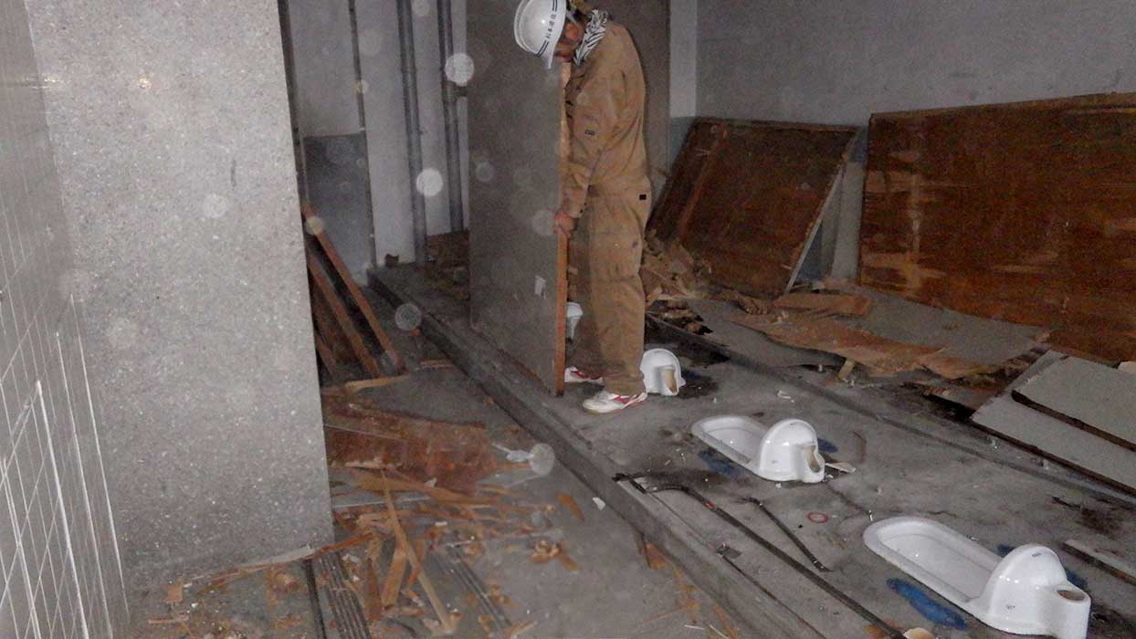 トイレブース撤去状況