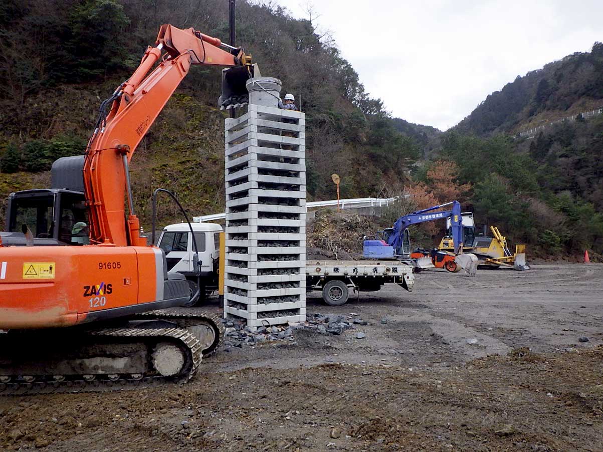 割栗石搬入状況1